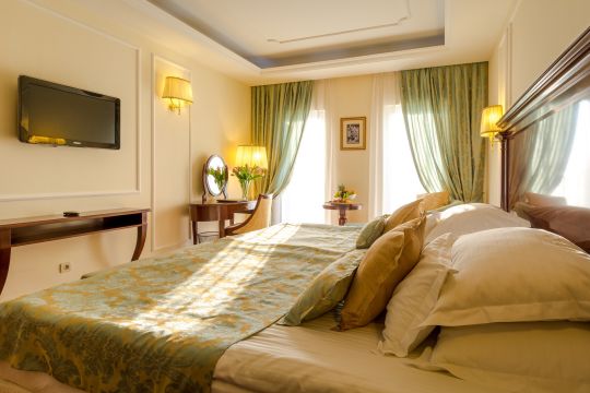 12_hotel_president_solin_room_1.jpg